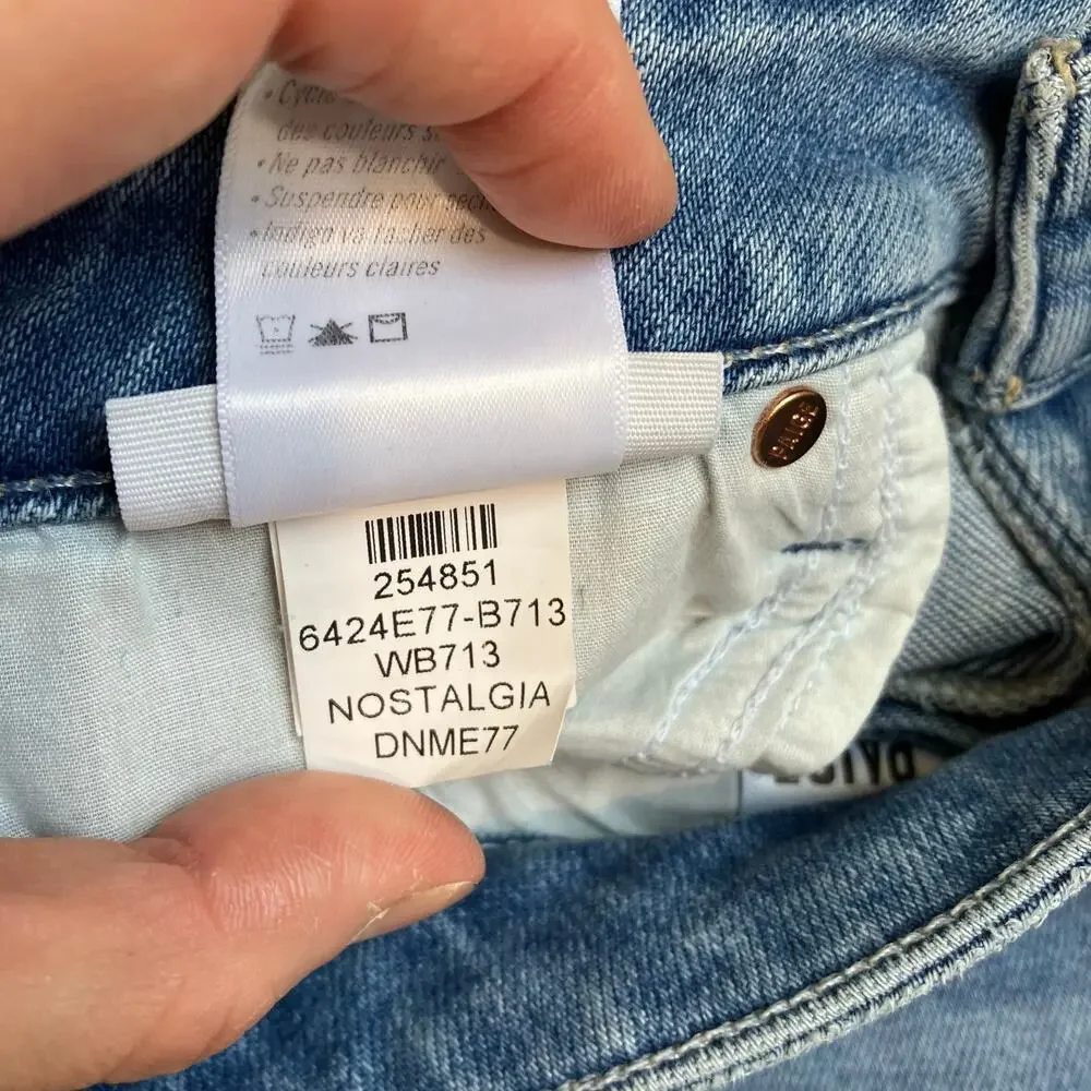 Paige Sz 27 Laurel Canyon Jeans in Nostalgia Wash Bootcut Distressed Light Wash